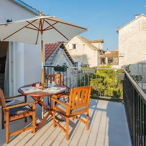  Apartment Zlatin Dvor - For 3, Terrace, Center, At 5-min, Bike Friendly Kroatien